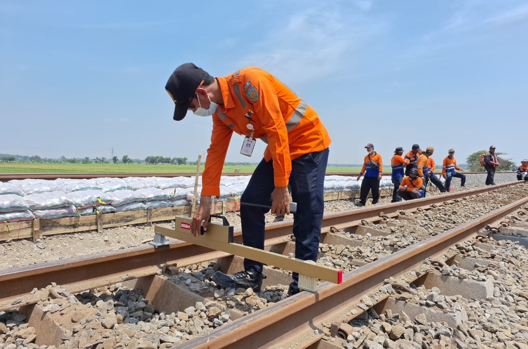 Operasional Kereta di Cirebon Mulai Normal, KAI Klaim Keterlambatan Kini Kurang dari 1 Jam