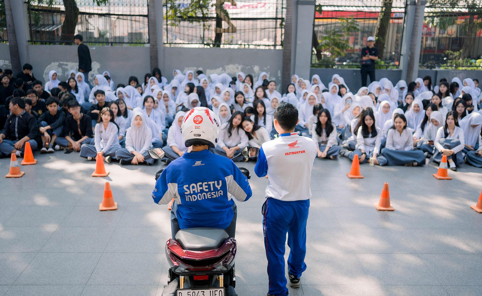PCX School Day Out Hadirkan Edukasi dan Hiburan Seru bersama Pelajar SMA