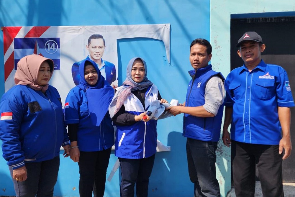 Partai Demokrat Kota Cirebon Take Down Gambar Anies Baswedan, Disobek Pakai Cutter