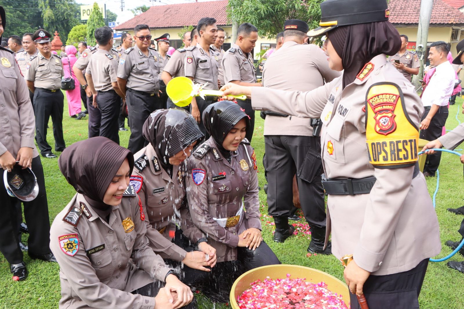 Kapolresta Cirebon Pimpin Upacara Korps Rapot Kenaikan Pangkat Periode Januari 2025