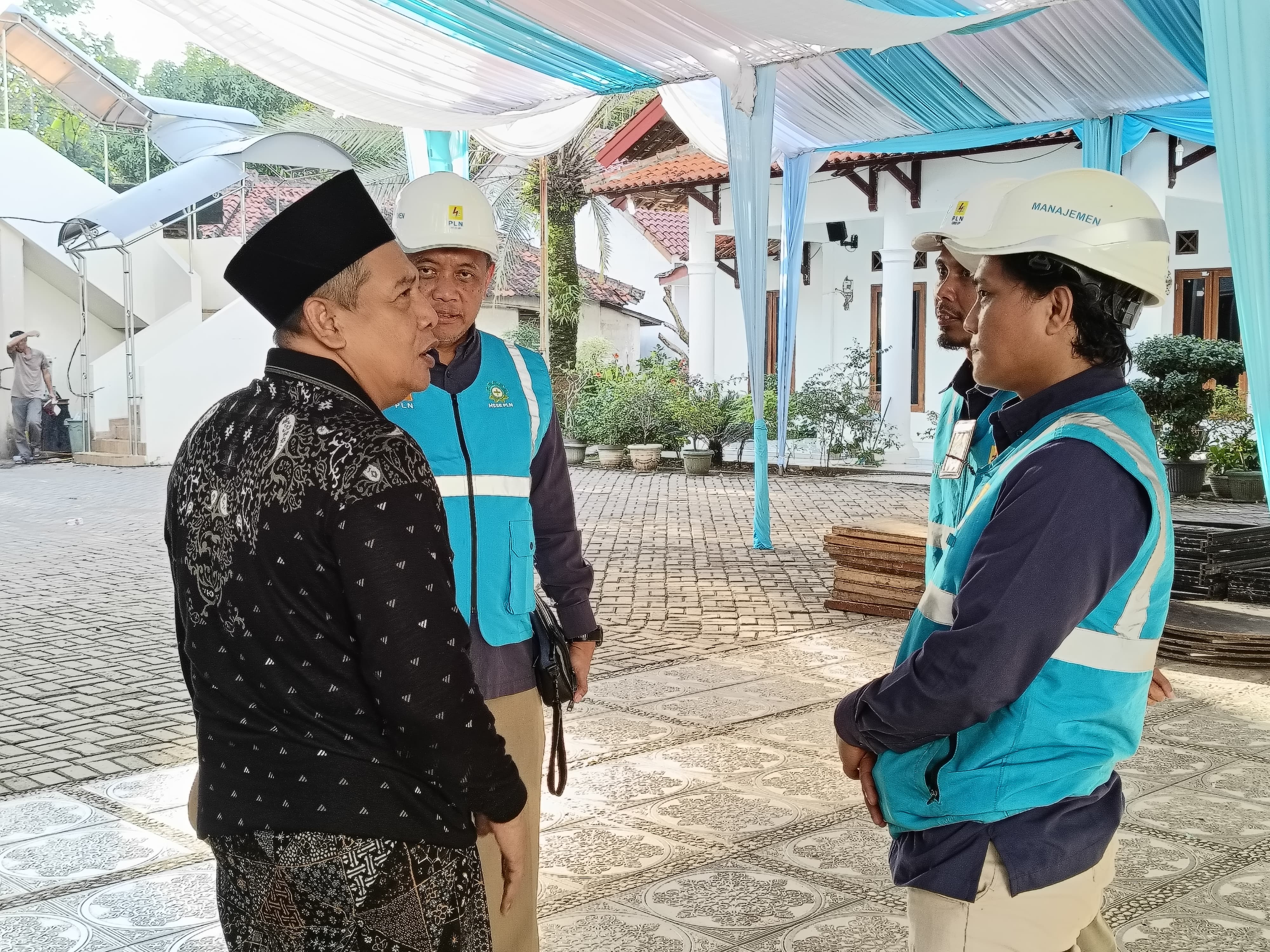 PLN UP3 Cirebon Kawal Keandalan Listrik Asrama Pondok Pesantren Al Inaaroh Al Hikam yang Diresmikan Kapolri