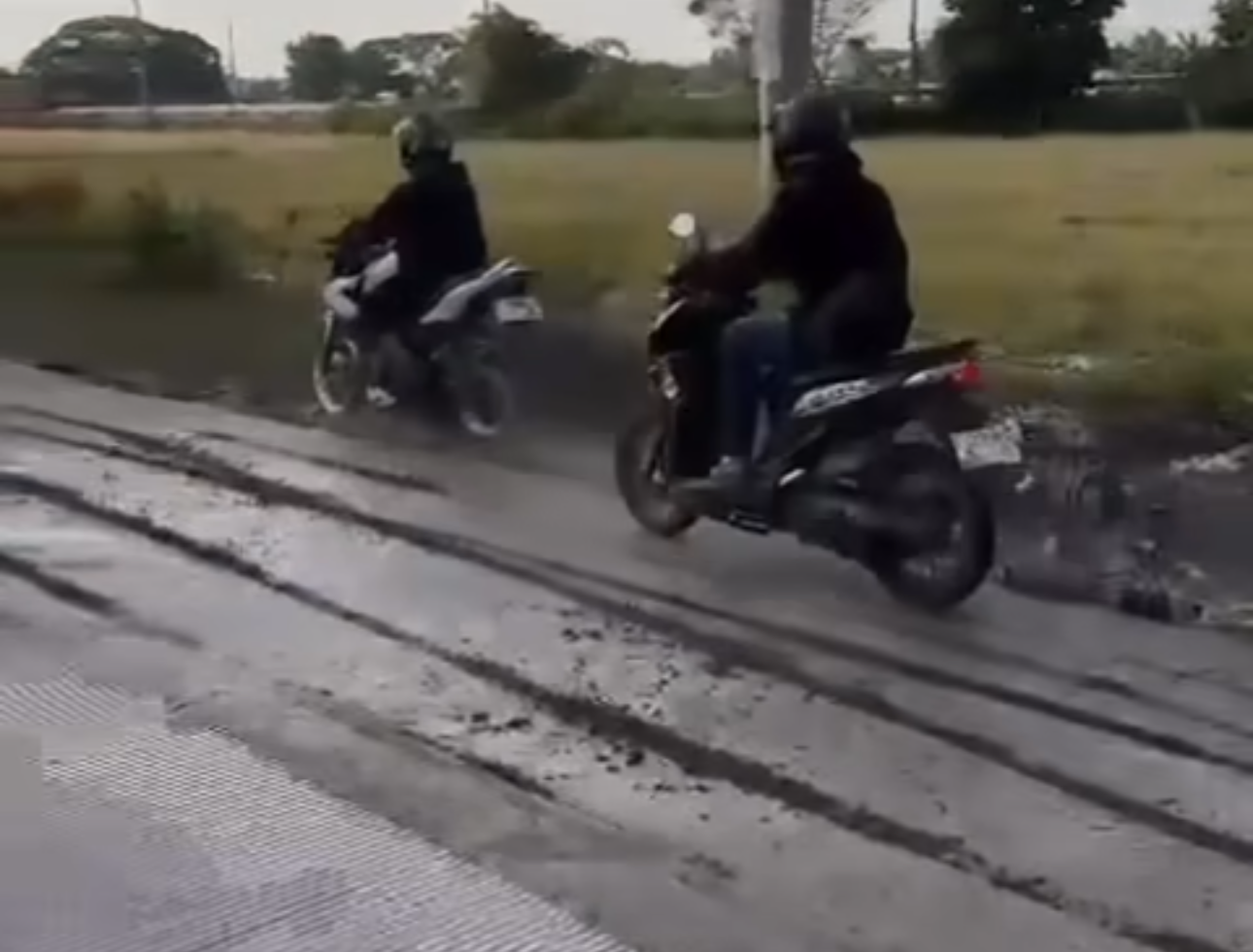 Terjadi Lagi! Pengendara Lindas Beton yang Belum Kering di Jalan Kudukeras - Bojongnegara