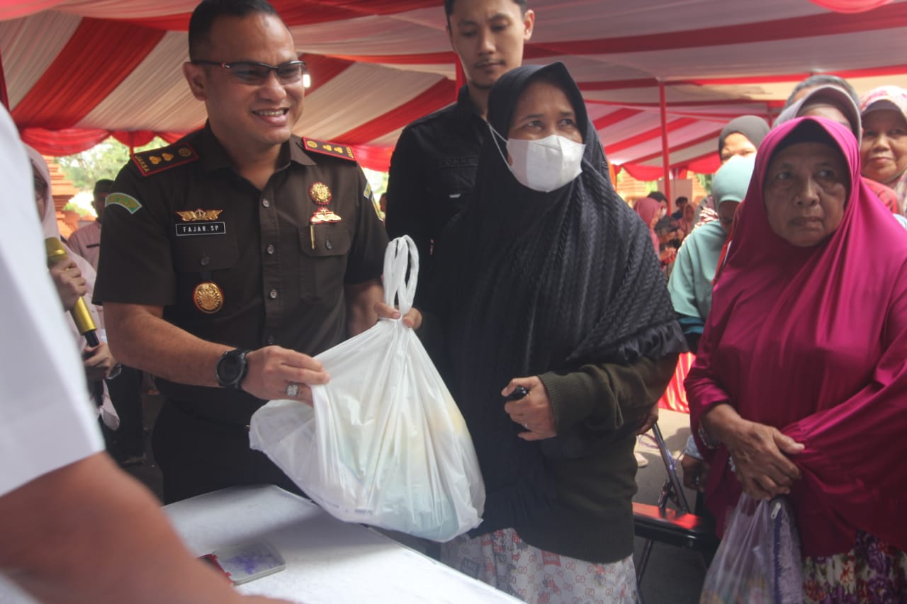 Kejari Kabupaten Cirebon Siapkan 500 Paket Kebutuhan Pokok dengan Harga Murah