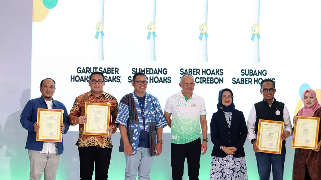 Cirebonkab Saber Hoaks Dapat Penghargaan Anti Hoaks of The Year Ajang Festival Literasi Digital 