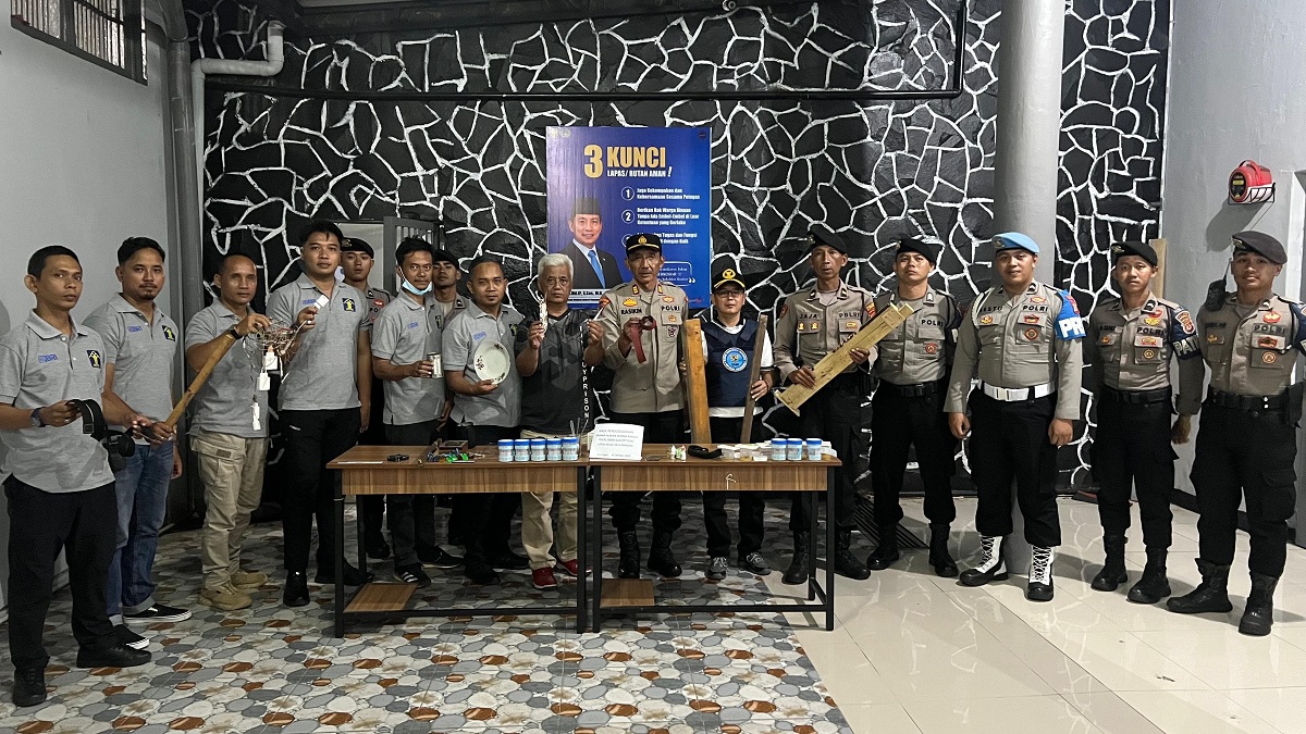 Petugas Temukan Benda Terlarang saat Razia Gabungan di Lapas Kuningan
