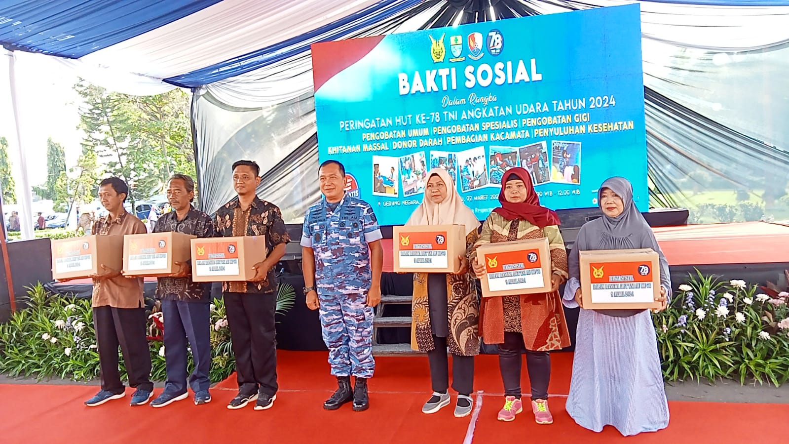 Ribuan Warga Serbu Pengobatan Massal dan Pembagian Sembako di Baksos TNI AU