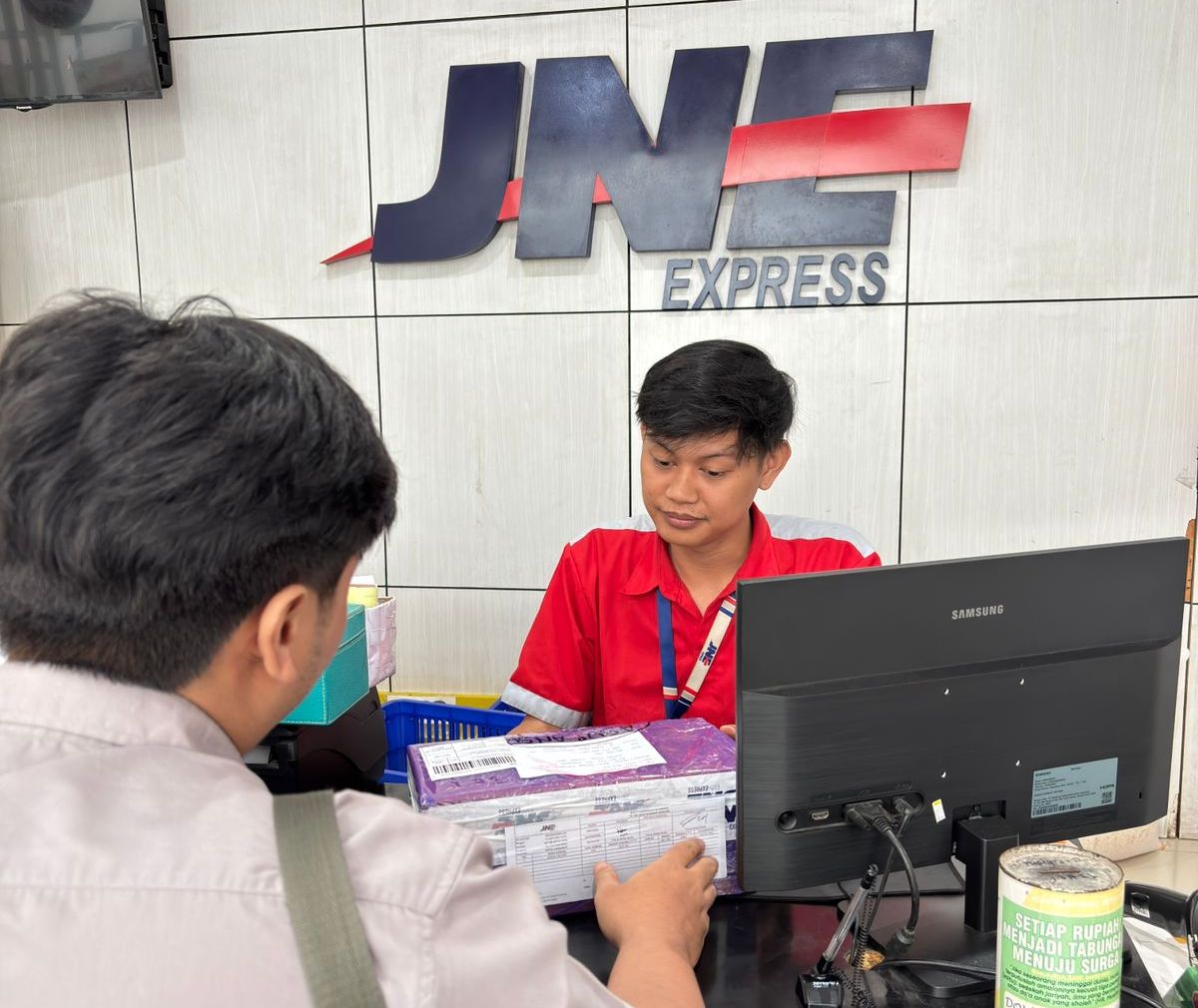 Harga Plastik Naik, JNE Cirebon Pastikan Tarif Packing Tetap Stabil