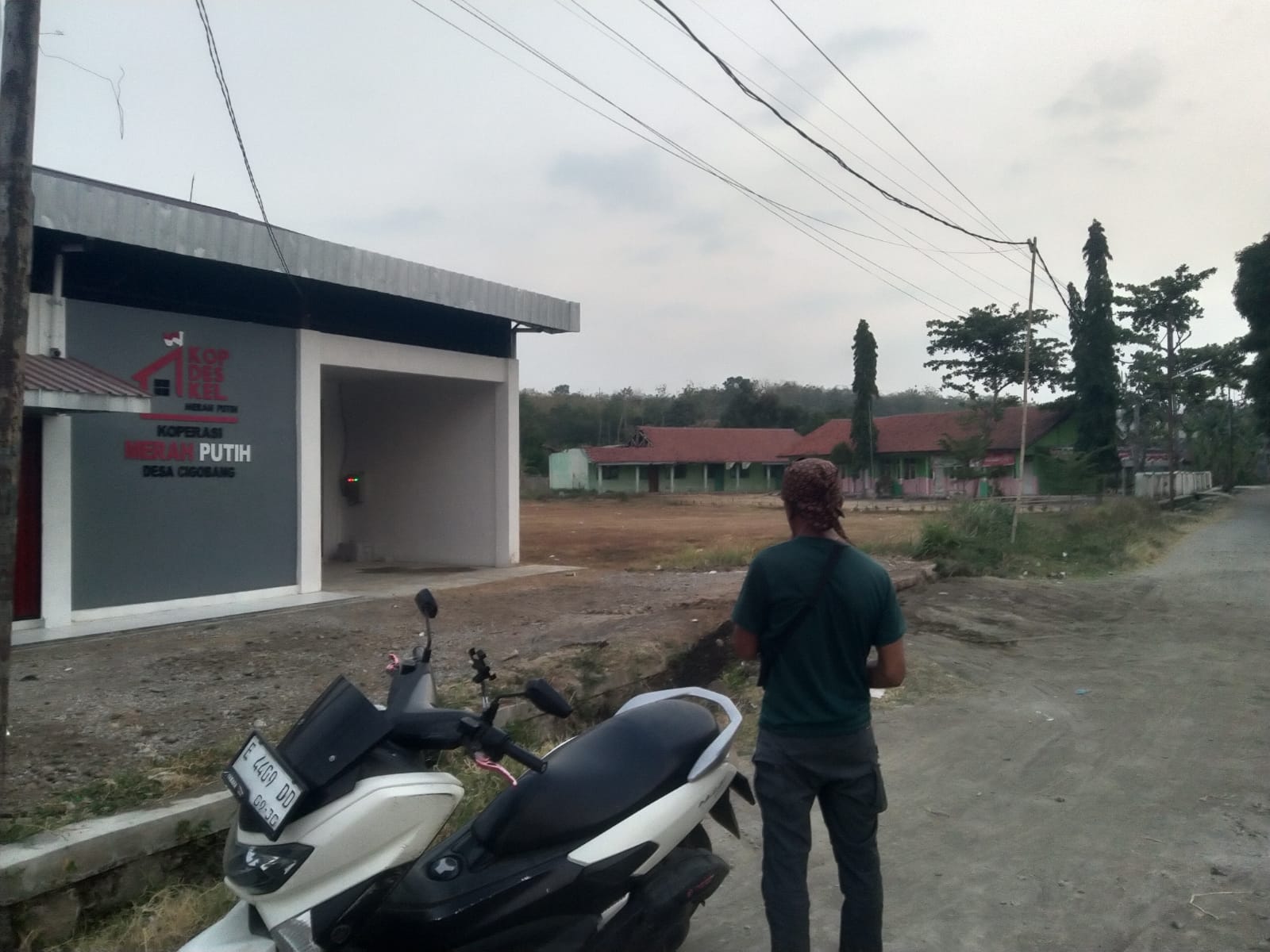 Viral Video Kopdes Cigobang Cirebon Disebut Berdiri di Tengah Makam, Kuwu Beri Klarifikasi