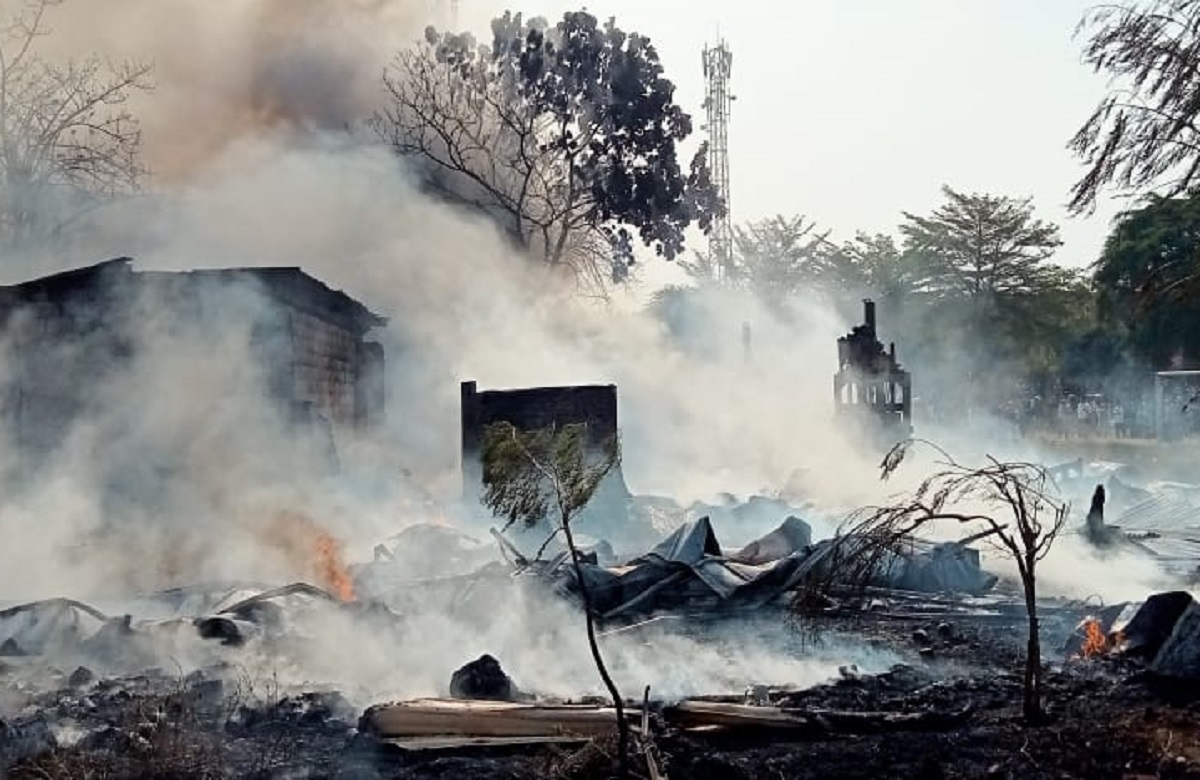 Kesaksian Warga Ungkap Sumber Api Kebakaran Gudang Rongsok di Jalan Diponegoro Cirebon, 3 Bangunan Hangus