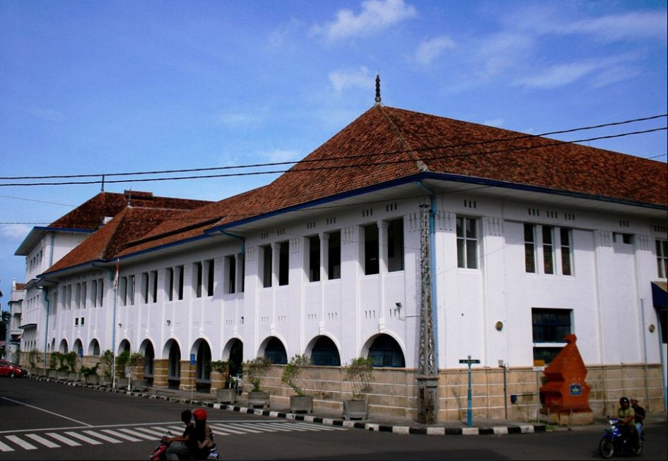 Banyak Sejarah, Gedung BAT Tempat yang Wajib Dikunjungi di Cirebon