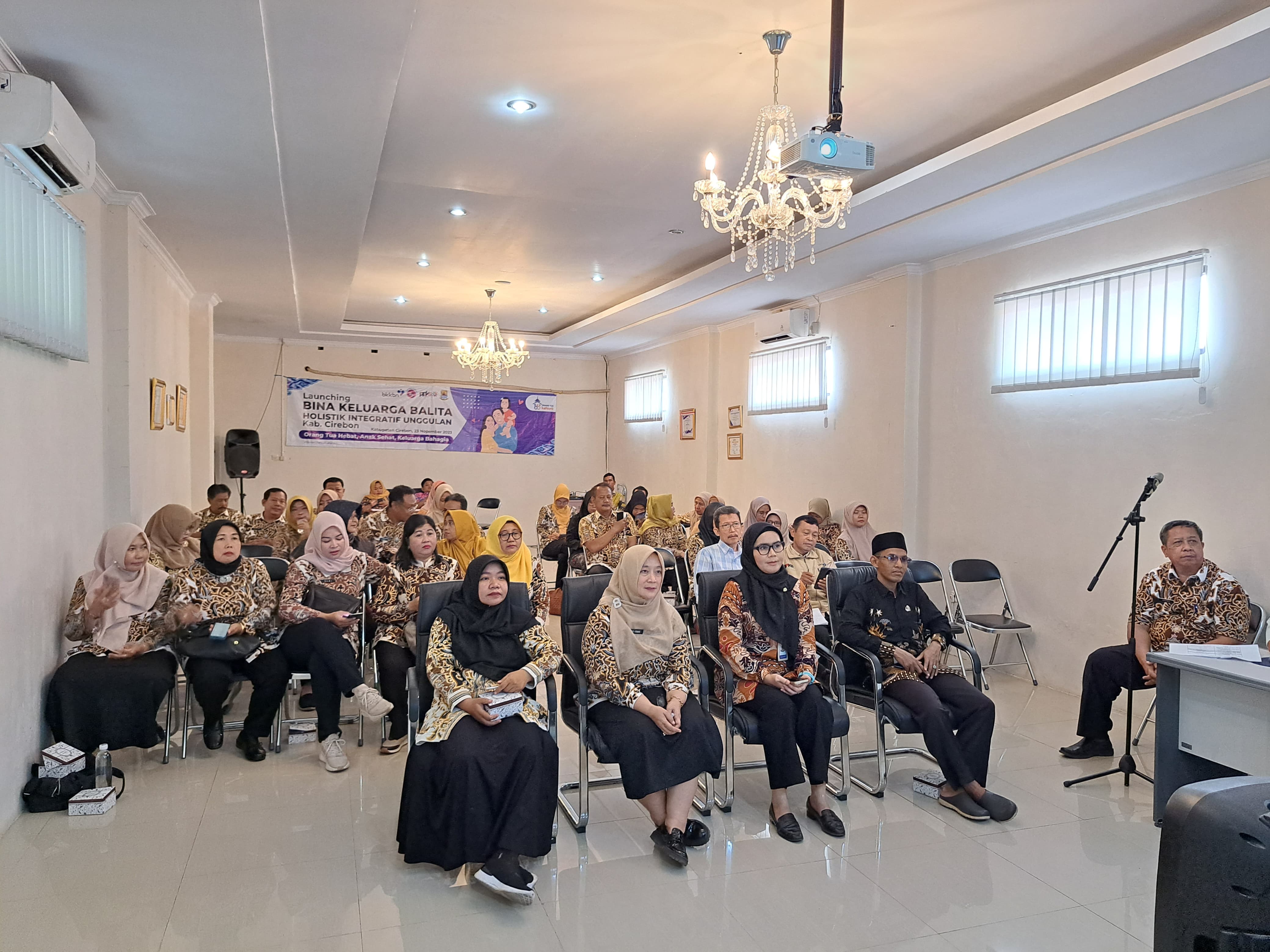 Dukung Pencegahan Stunting, DPPKBP3A Kabupaten Cirebon Launching BKB HIU