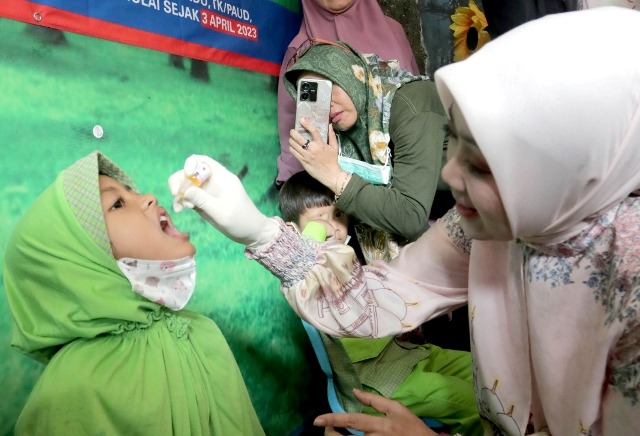 Target Cakupan Imunisasi Polio di Jabar 90 Persen, Hari pertama vaksinasi tembus 500 Ribu anak 