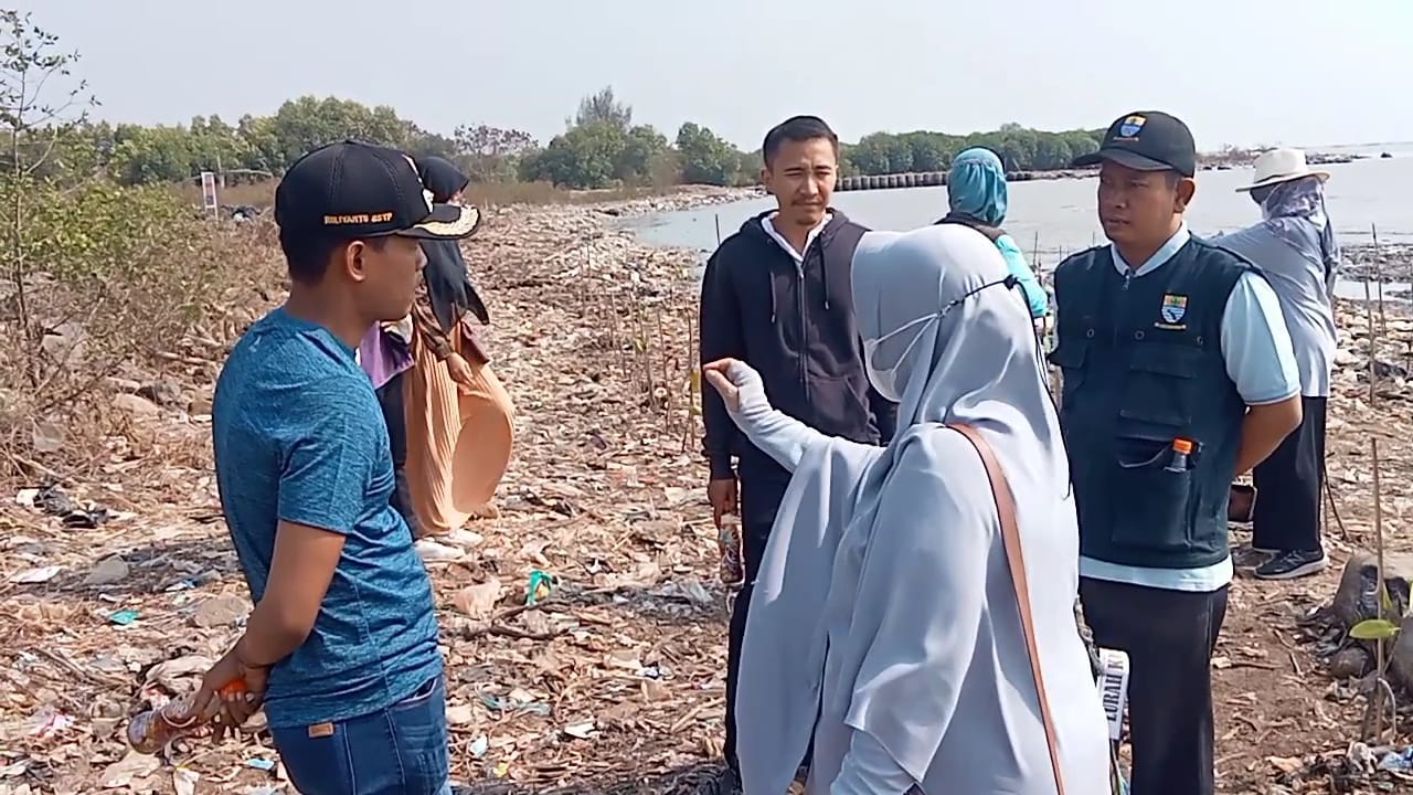 Bapelitbangda Kota Cirebon Tinjau Kondisi Pantai Kesenden, Ada Apa?