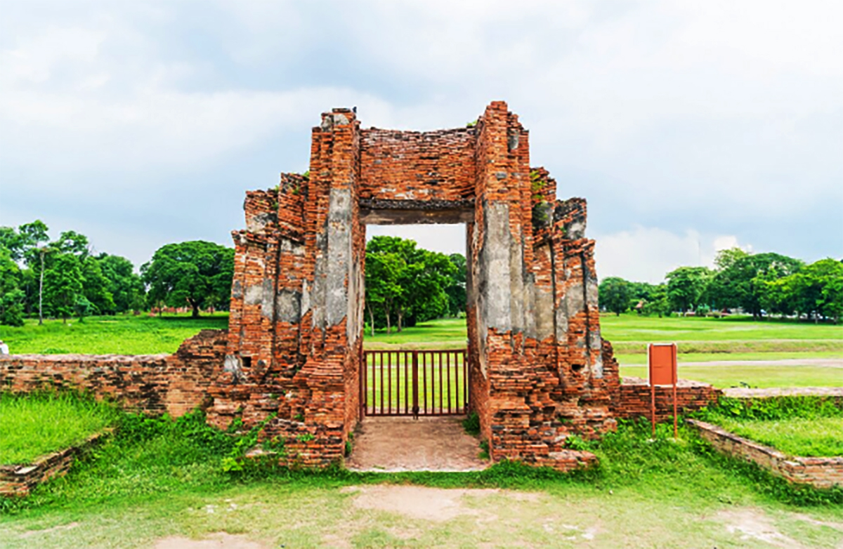 Sejarah Desa Surakarta Cirebon: Kisah Petapa Sakti dan Misteri Keris Brajadenta