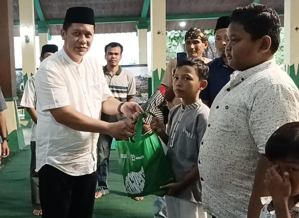 Berbagi di Bulan Ramadan, Keluarga Besar Keraton Kasepuhan Cirebon Santuni Ratusan Anak Yatim 