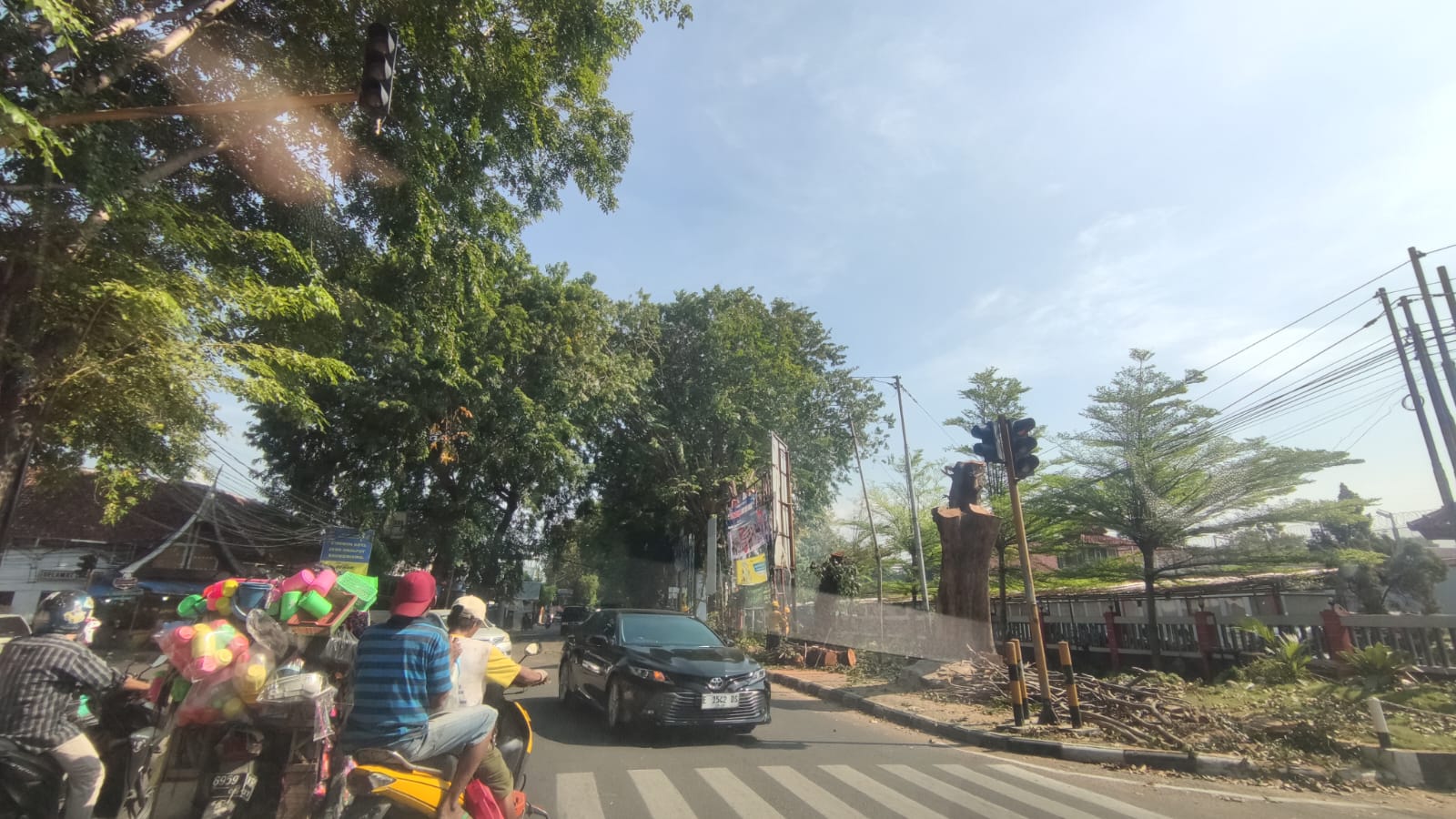 Jalan Kesambi Cirebon yang Rindang Mendadak Gersang, Banyak Pohon Dipotong Papak Meja