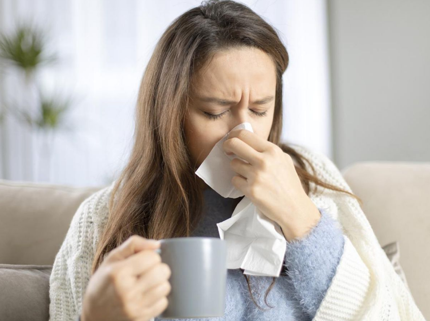 Cara Ampuh Mengatasi Hidung Tersumbat Tanpa Obat dan Secara Alami, Salah Satunya Menghirup Minyak Kayu Putih