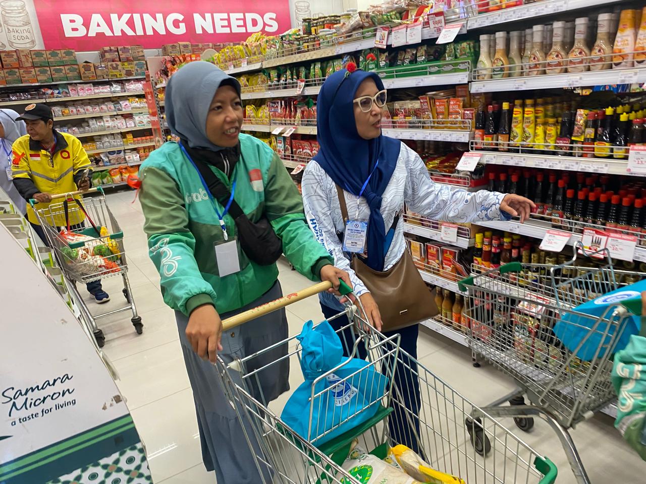 MSS Cirebon Beri Kejutan Hari Ibu untuk Driver Ojol Single Mom, Diajak Belanja Apa Aja di Tempat Ini