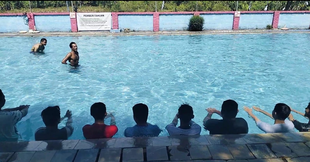 Pondok Pesantren Akmala Sabila Gandeng Akuatik Kabupaten Cirebon Ajarkan Renang Kepada Santri