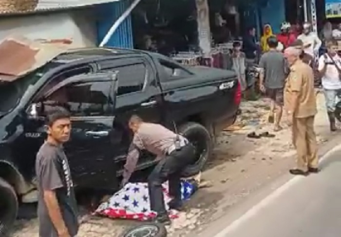 BREAKING NEWS: Kecelakaan Mobil Dinas Bupati Kuningan, Tabrak Motor Ada Korban Tewas