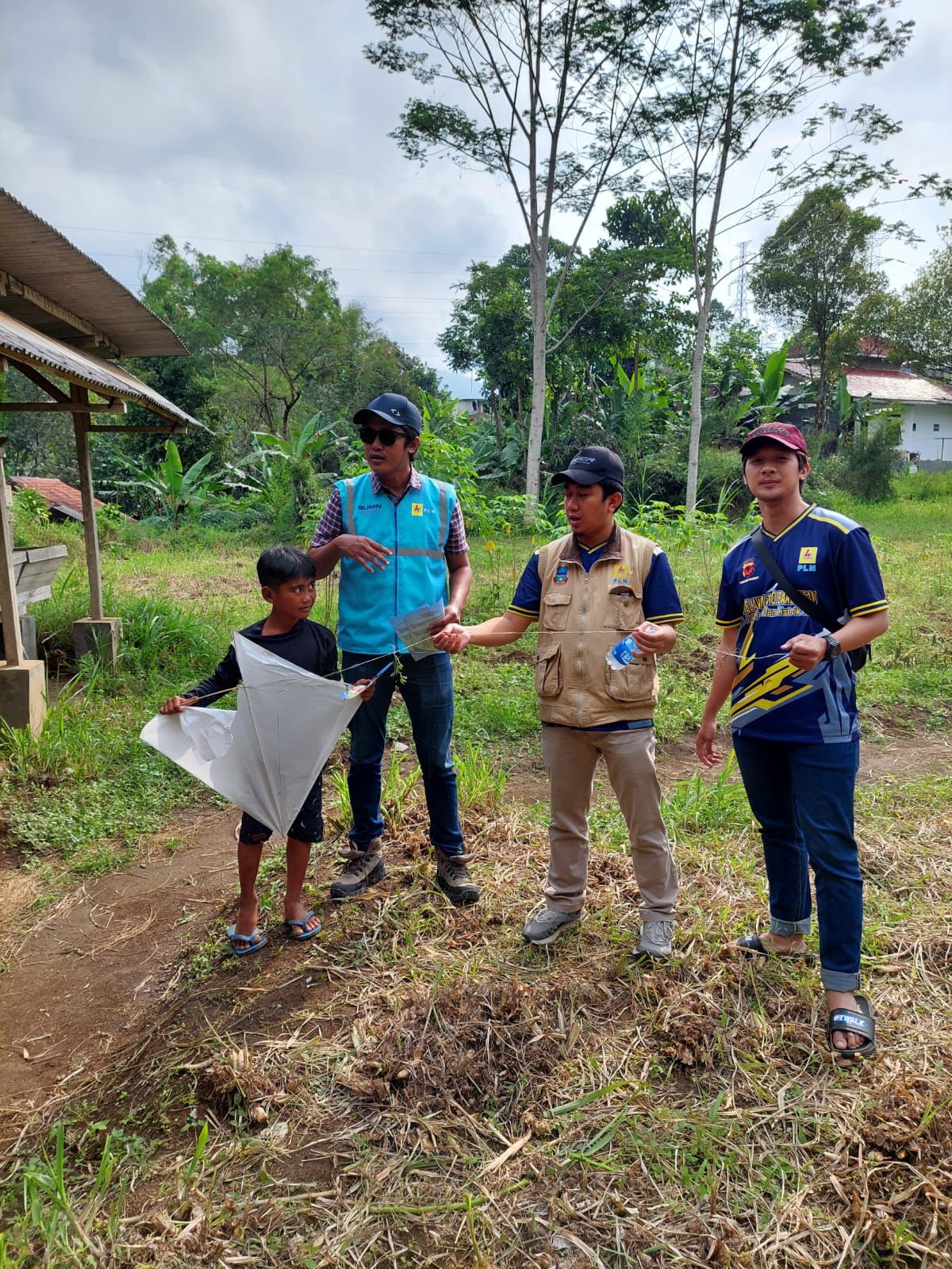 Intensifkan Sweeping Layangan Berbenang Kawat, PLN Ingin Listrik Andal dan Masyarakat Aman