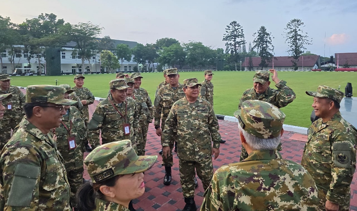 Anggota Kabinet Merah Putih Latihan Baris-berbaris, Prabowo: Kita Harus Seirama