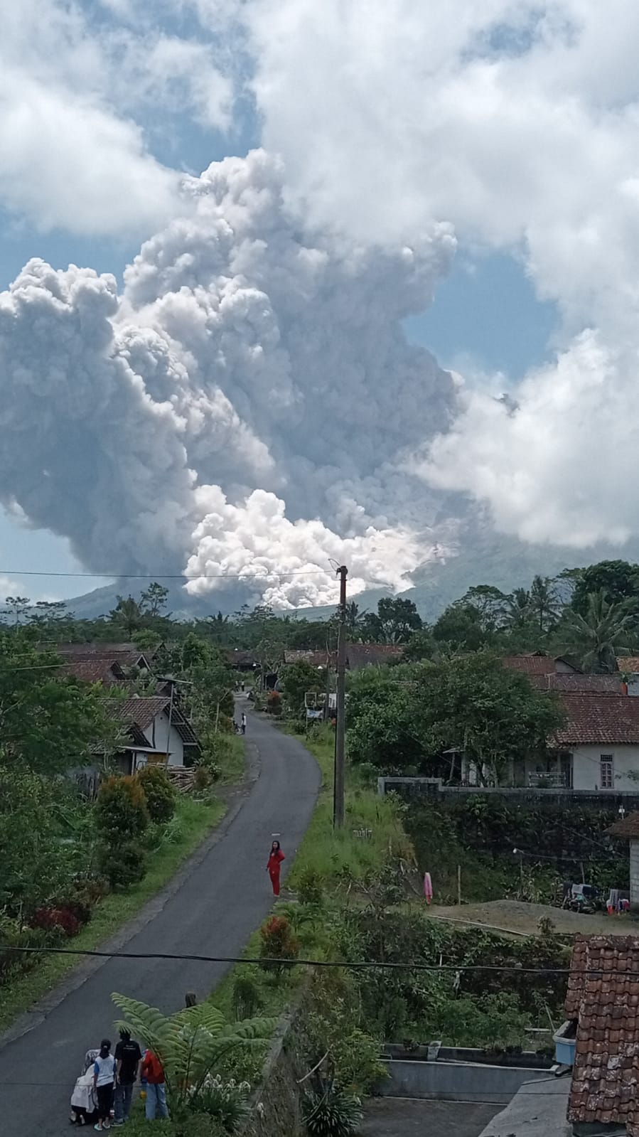 Gawat! Gunung Merapi Kembali Muntahkan Awan Panas Guguran, Potensi Bahaya 7 Kilometer