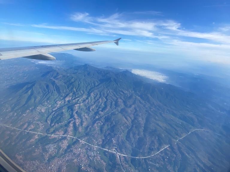 Keindahan Tol Cisumdawu dari Jendela Pesawat, Mengelilingi Gunung Tampomas