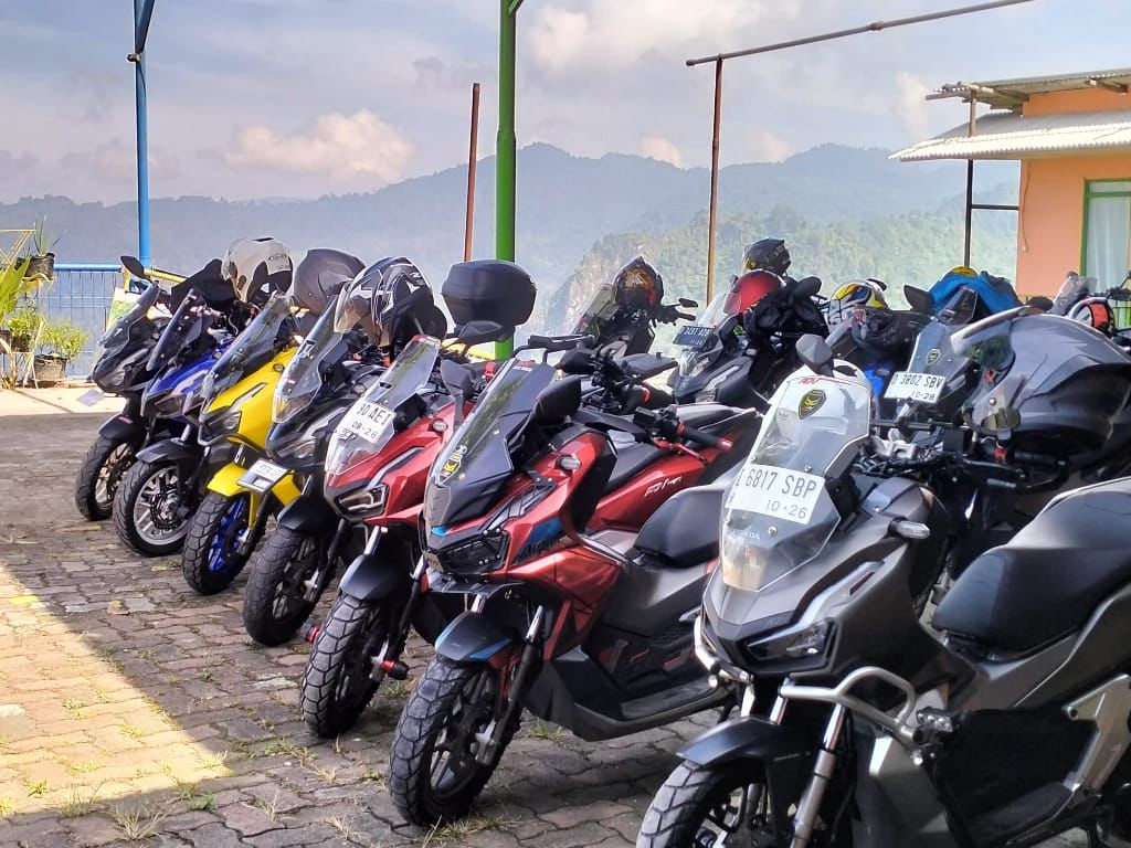 ADV Riders Bandung Gelar Satmori ke Pantai Sayang Heulang Garut