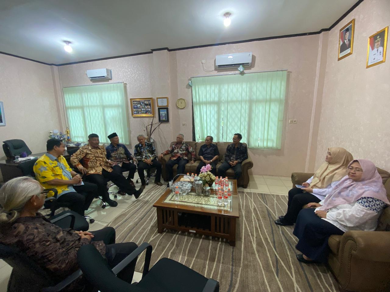 Hari Guru, Disdik Hadirkan 'Begawan' Pendidikan Kota Cirebon