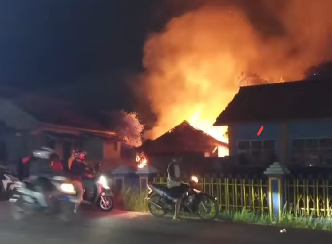 BREAKING NEWS! SMPN 1 Jatituhuh Majalengka Kebakaran, Penyebab Belum Diketahui