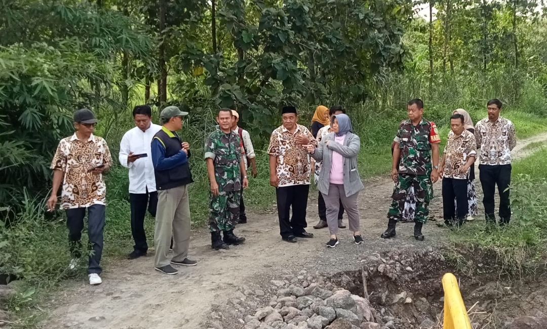 Jalan Perbatasan Cirebon-Kuningan di Kecamatan Sedong Rusak, Komisi III DPRD Turun Gunung