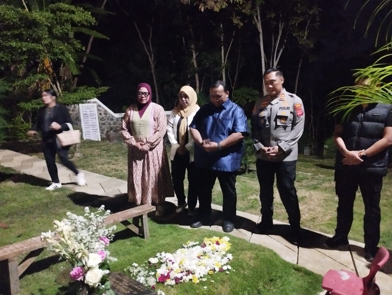 Ziarah ke Makam Acep Purnama, Andi Gani Sampaikan Pesan Penting untuk Kuningan