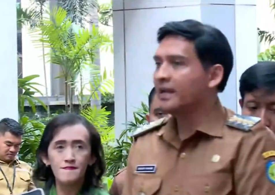 Terima Sanksi dari Kemendagri, Lucky Hakim Bakal Naik Kereta Api dari Indramayu ke Jakarta