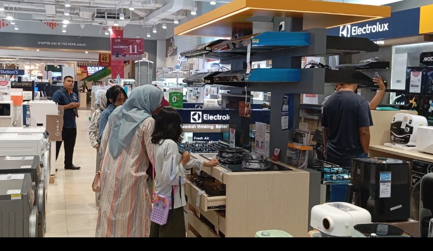 Informa Electronics Living Plaza Cirebon Beri Harga Bombastic