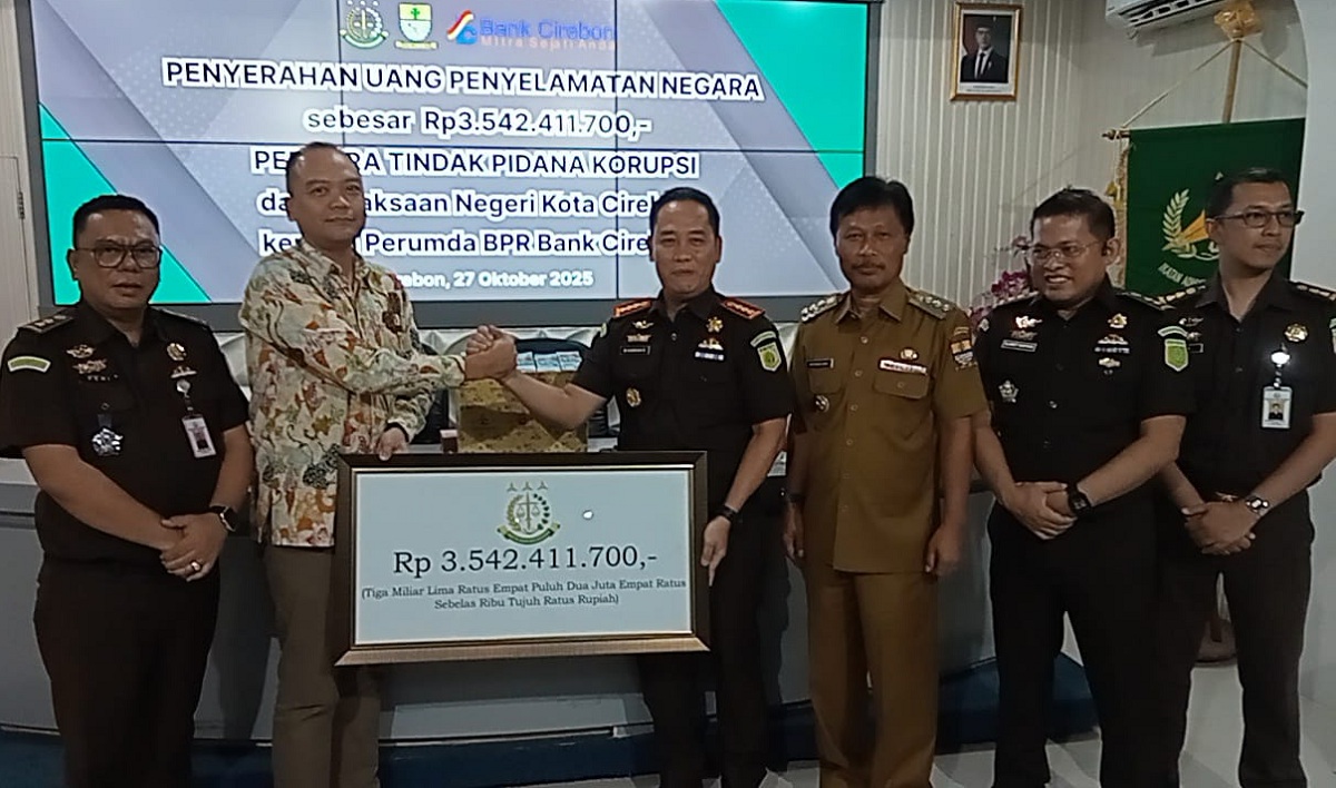 Kejaksaan Serahkan Uang Penyelamatan Rp3 Miliar Lebih ke BPR Bank Cirebon