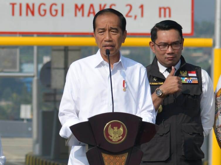 Resmikan Tol Bocimi Seksi 2, Presiden Jokowi Puji Jabar Juara Invetasi, Ridwan Kamil Acungkan Jempol