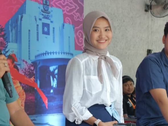 Pasangan Eti Herawati dan Suhendrik Jadi Harapan Baru Generasi Z