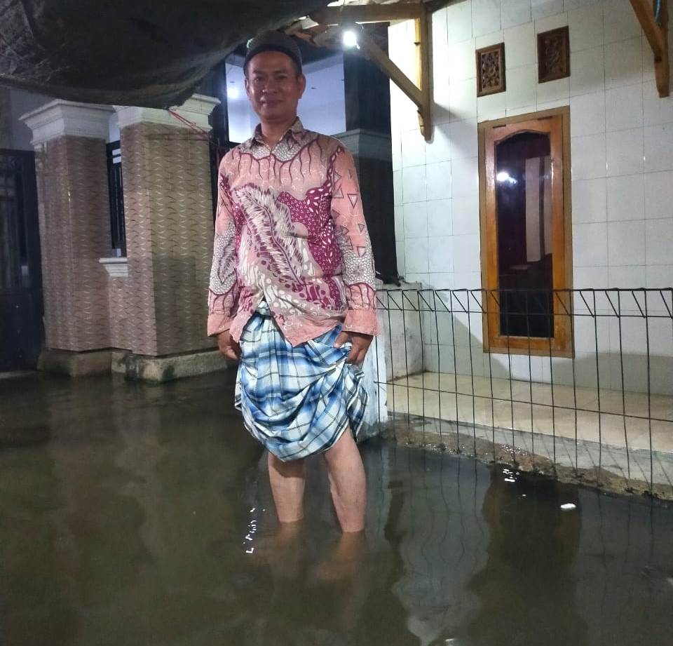 Sebulan Desa Ambulu Diterjang Banjir Rob, Kuwu Sunaji: Tidak Ada Sentuhan dari Pemkab, Provinsi Apalagi Pusat