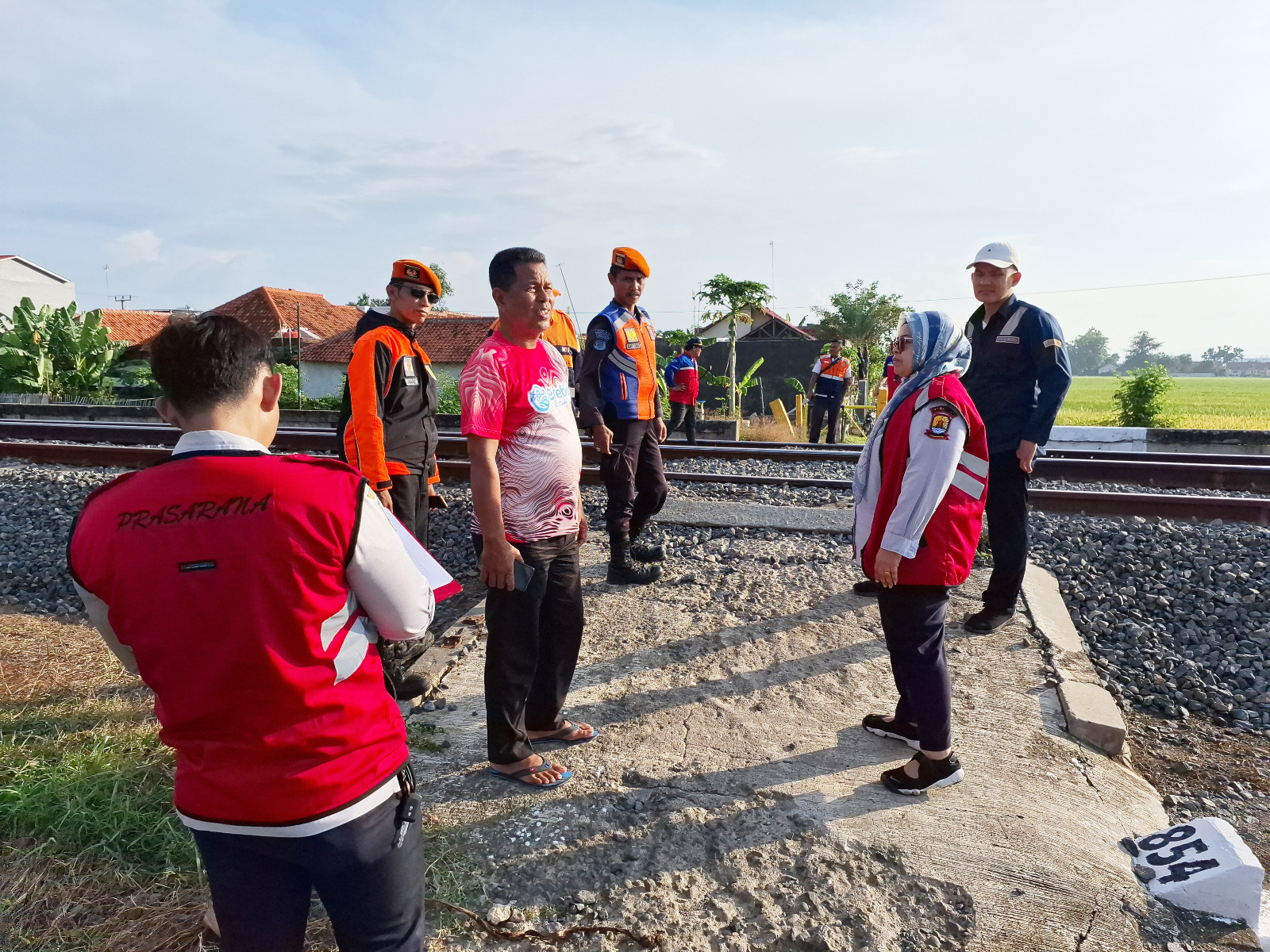 Peningkatan Keselamatan, KAI Daop 3 Cirebon Bersama BTP Jabar Lakukan Monitoring Perlintasan Bersama