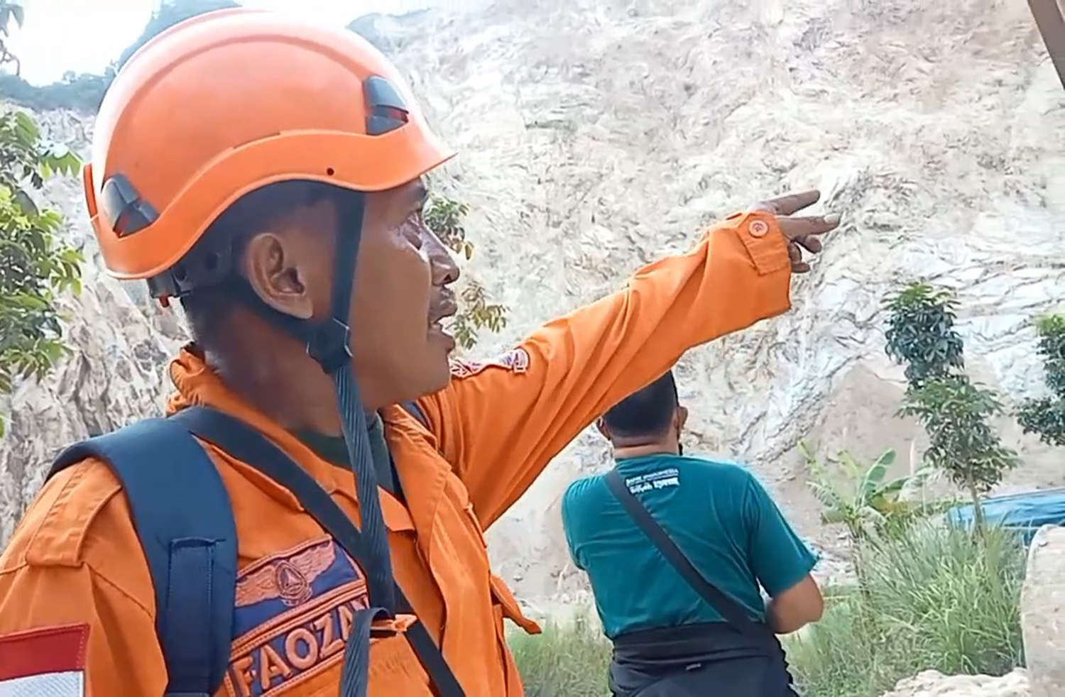 Suasana Mencekam di Gunung Kuda, Keluar Air dan Suara Aneh dari Dalam Gunung