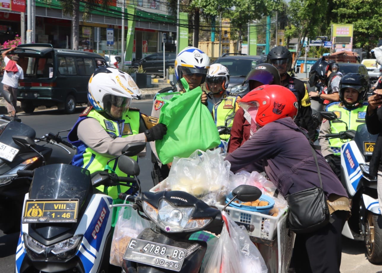 Polresta Cirebon Gelar Baksos Sinergitas TNI - Polri bersama Forkompimda kepada Masyarakat