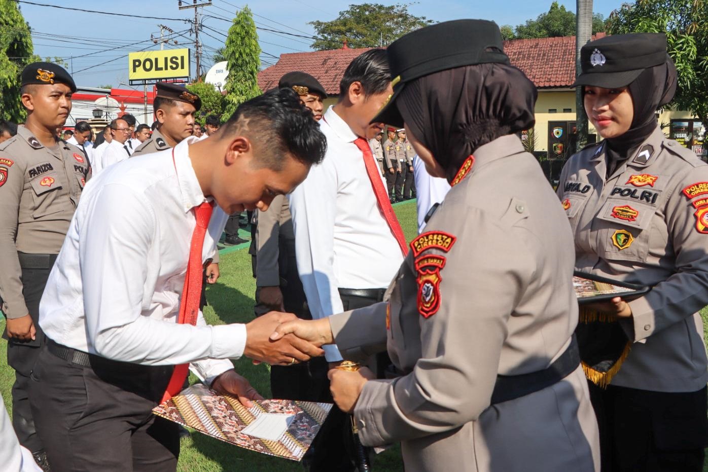 Puluhan Anggota Polresta Cirebon Dapat Kenaikan Pangkat