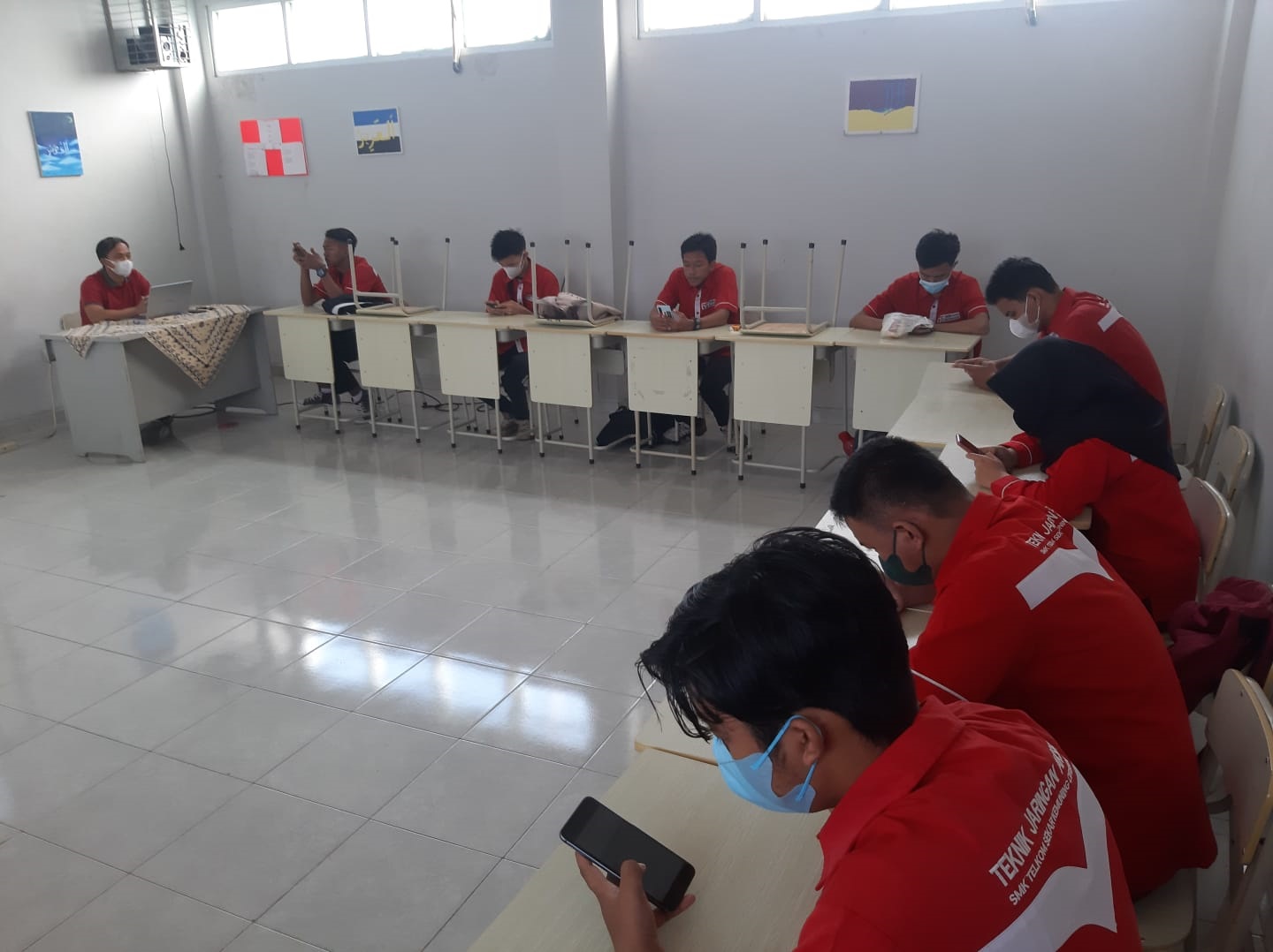 SMK Telkom Cirebon Bekali Siswa Portofolio Digital