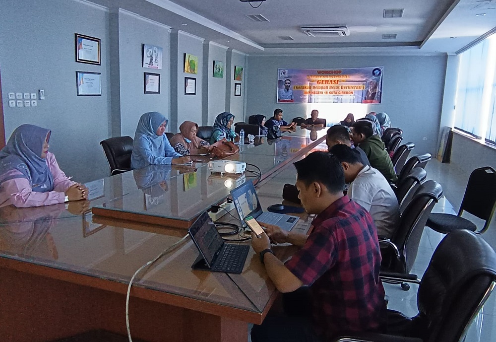 Gerasi SMPN 18 Kota Cirebon Workshop Literasi Digital di Radar Cirebon
