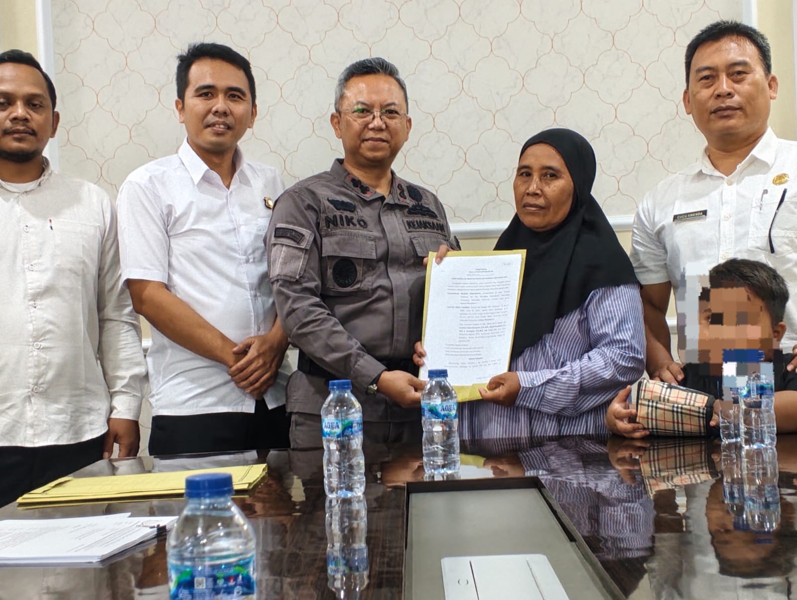 Kejari Indramayu Sahkan Nenek Jadi Wali Dua Anak Yatim Piatu Asal Cantigi Wetan