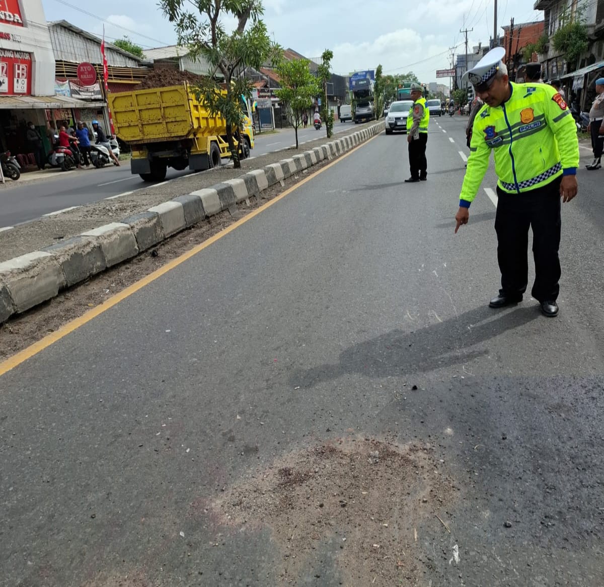 Jalur Pantura Cirebon Kembali Memakan Korban, Penumpang Sepeda Motor Tewas Terlindas Tronton