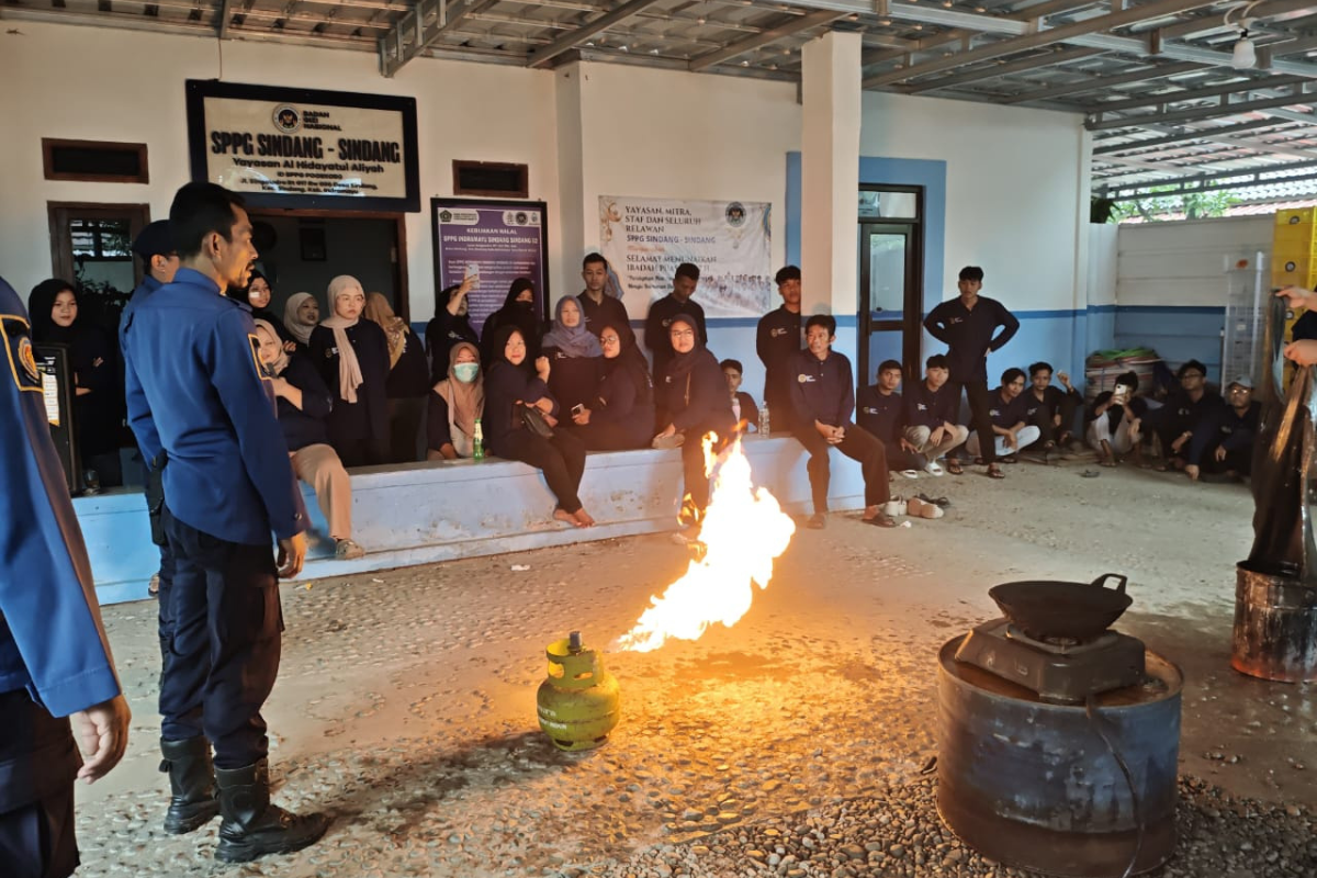 Pegawai SPPG Indramayu Dilatih Damkar, Begini Cara Tangani Kebakaran yang Benar