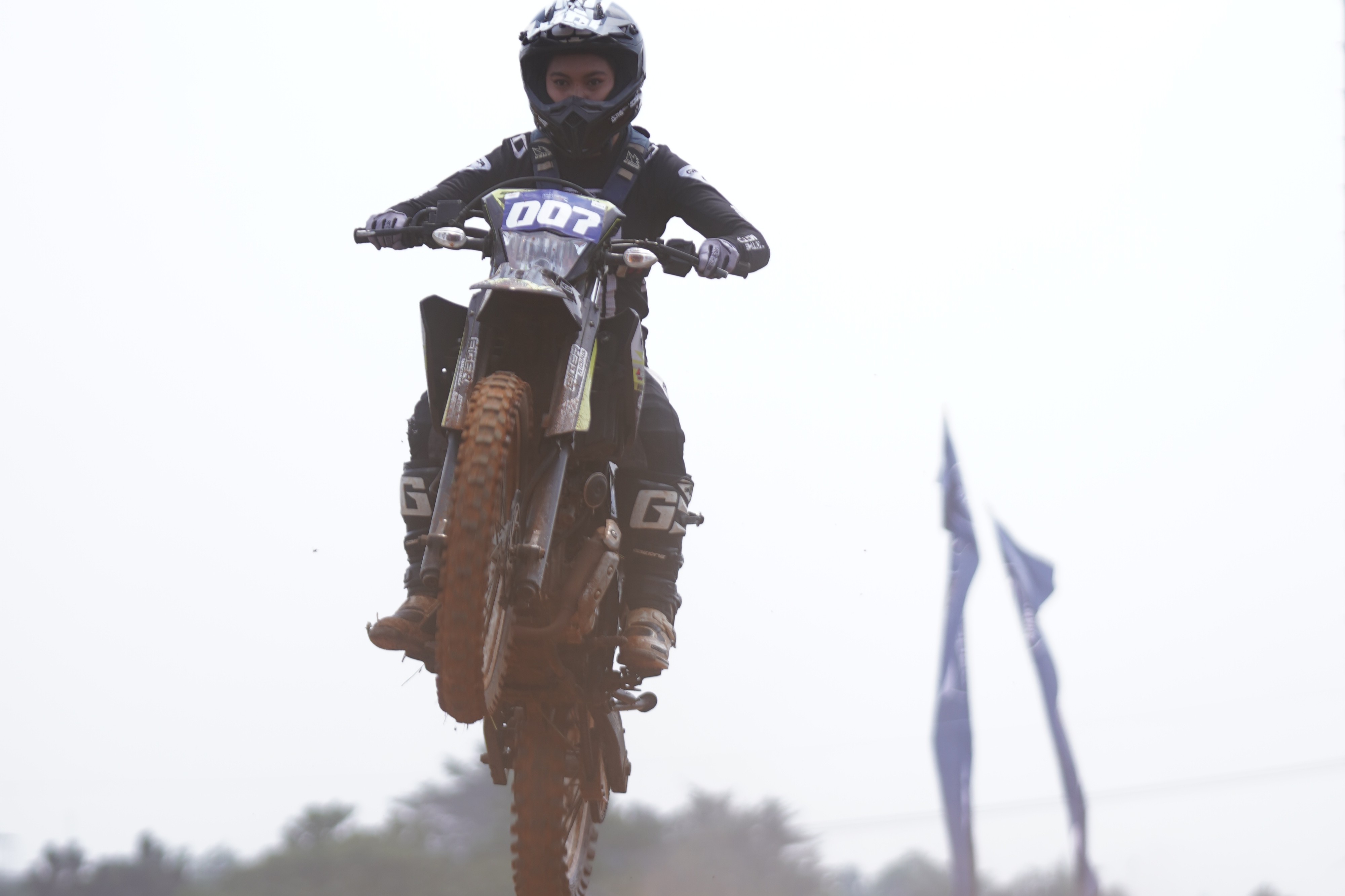 Pecah! Ratusan Fans Sport Off-Road Yamaha Unjuk Gigi Taklukan Rintangan di BLU CRU Experience Day Off-Road
