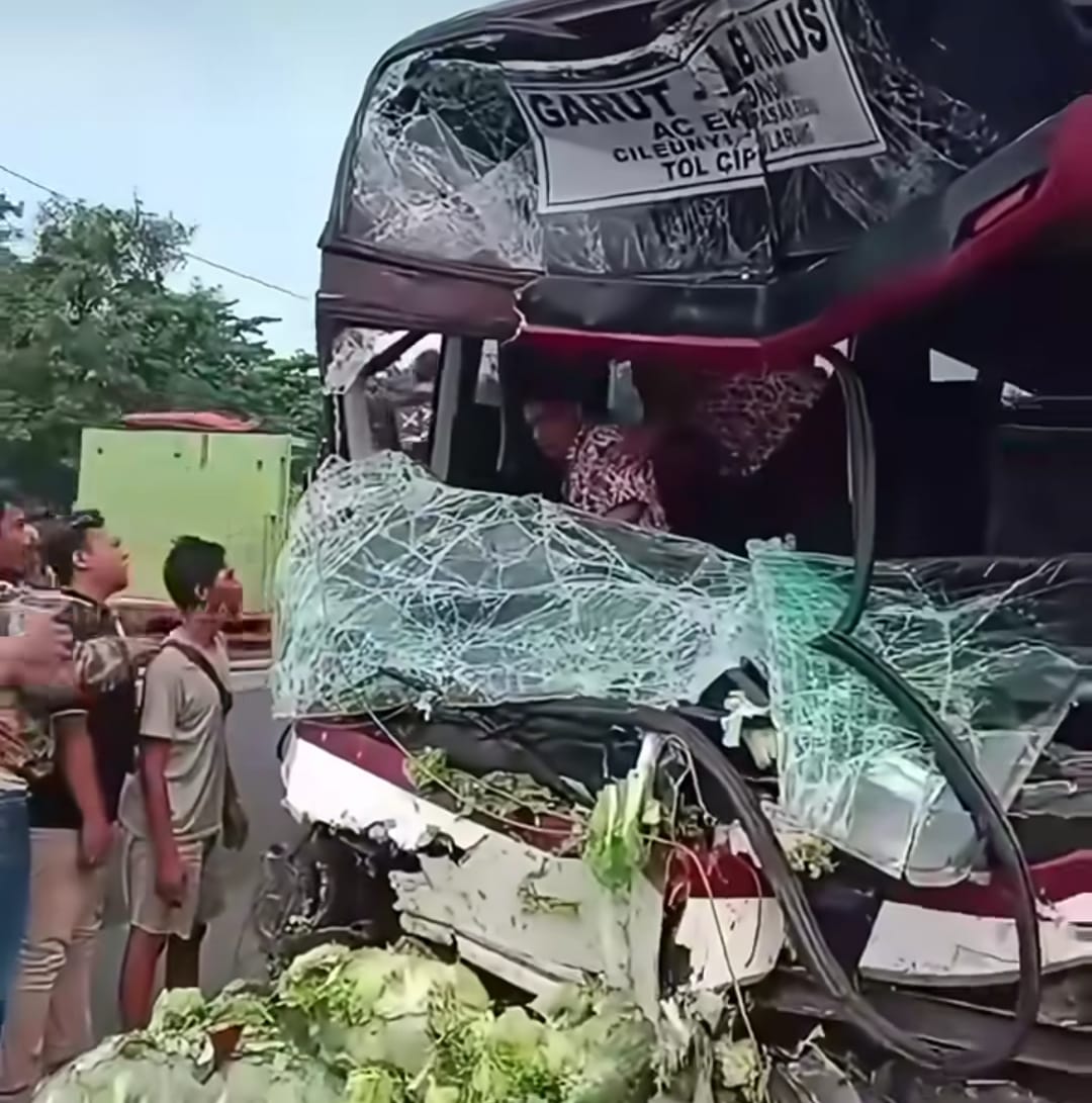 Kecekalaan Beruntun di Tol Cipularang Libatkan 9 Kendaraan, 3 Orang Alami Luka-luka